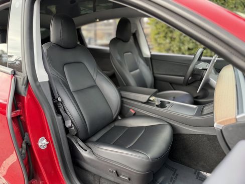 Used 2021 Tesla Model Y Long Range image 32