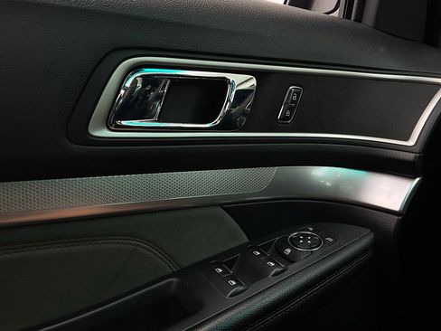 Used 2017 Ford Explorer XLT w/ Equipment Group 202A image 23