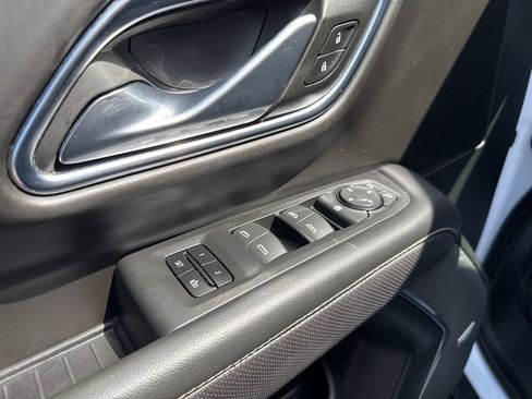 Used 2023 GMC Yukon SLT image 14