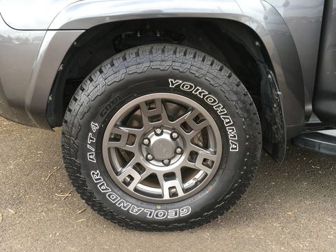 Used 2020 Toyota 4Runner Venture w/ Moonroof Package AWD/4WD image 37
