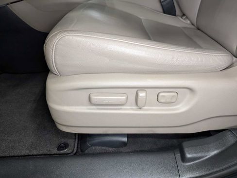 Used 2016 Honda Pilot Touring image 40