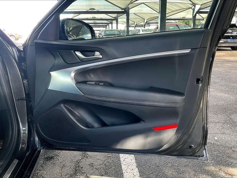 Used 2025 Genesis G70 2.5T RWD image 23