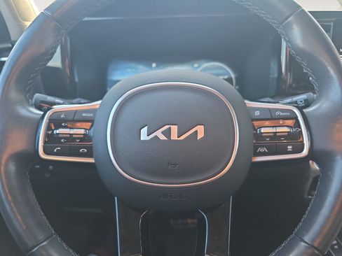 Certified 2023 Kia Sorento SX Prestige AWD/4WD image 11