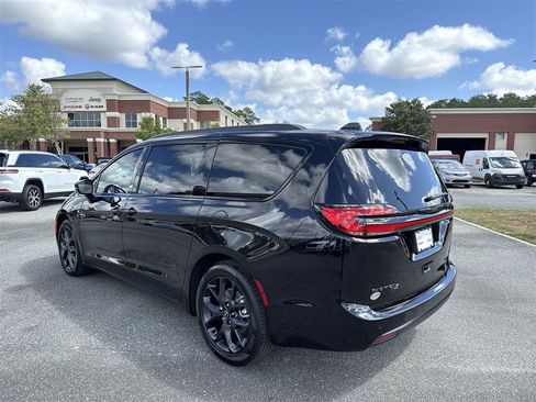 New 2026 Chrysler Pacifica Limited w/ S Appearance Package image 5