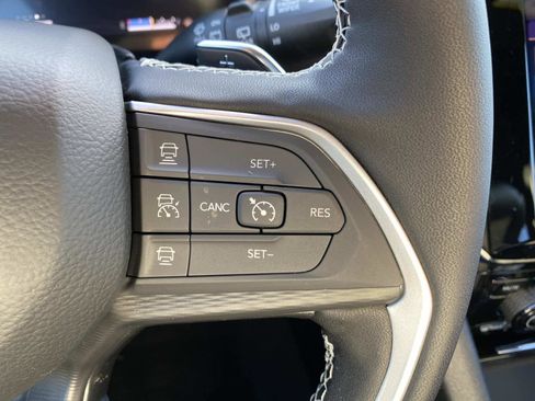 New 2025 Jeep Grand Cherokee Laredo image 16