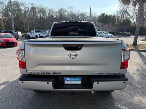 Used 2019 Nissan Titan SV w/ SV Convenience Package image 4