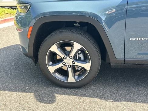 New 2026 Jeep Grand Cherokee Limited RWD image 12