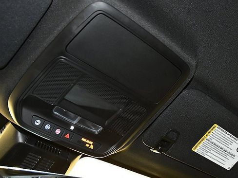 Used 2025 Chevrolet Equinox LT w/ Safety and Technology Package image 24