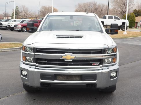 Used 2019 Chevrolet Silverado 2500 LT AWD/4WD image 2