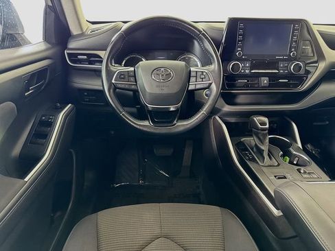 Used 2021 Toyota Highlander LE FWD image 20