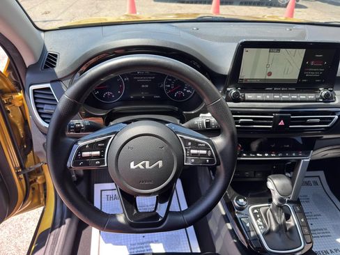 Used 2022 Kia Seltos SX w/ Sunroof Package AWD/4WD image 19