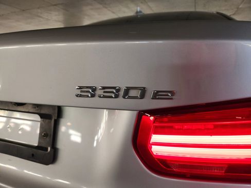 Used 2018 BMW 330e image 5