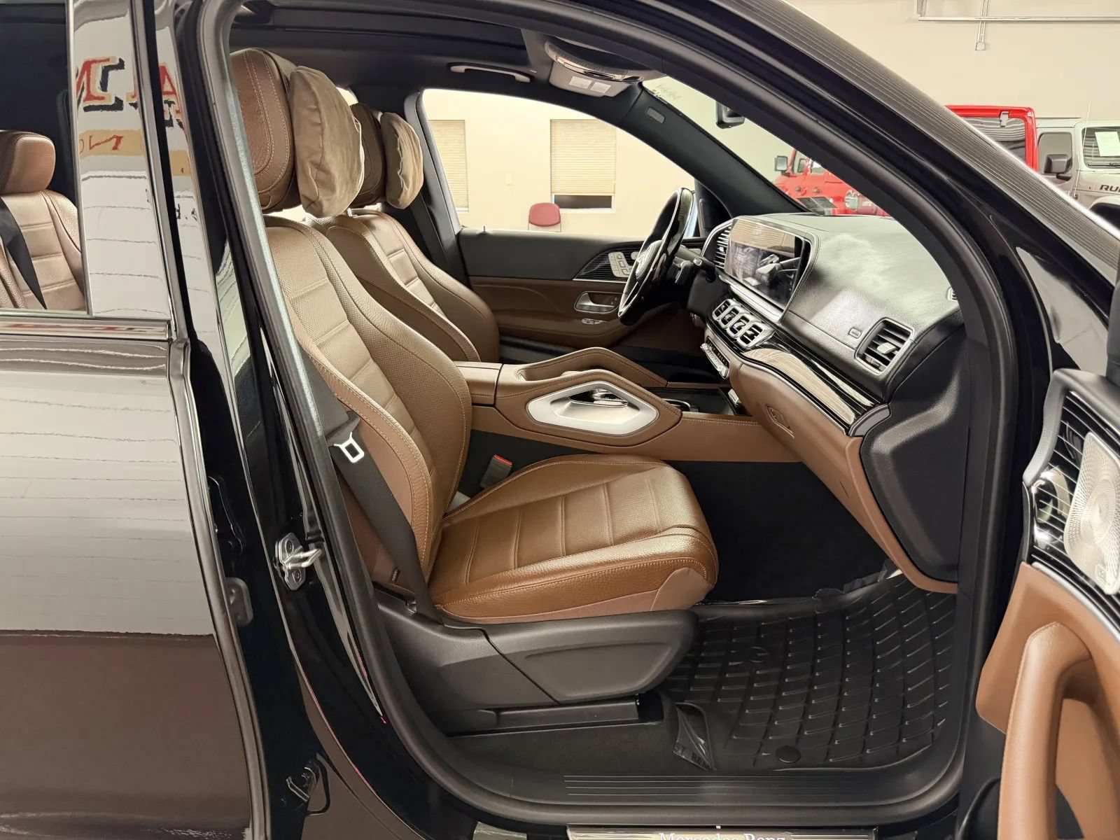 Used 2025 Mercedes-Benz GLS 450 4MATIC image 44