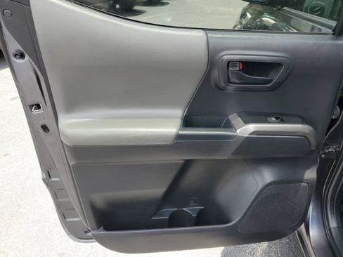 Used 2022 Toyota Tacoma SR5 image 8