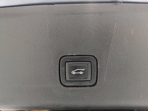 Used 2019 Chevrolet Traverse LT w/ LT Premium Package AWD/4WD image 14