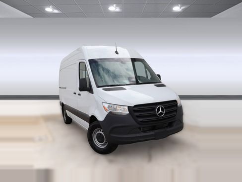 Used 2025 Mercedes-Benz Sprinter 2500 image 7