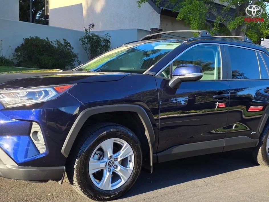 Used 2020 Toyota RAV4 XLE w/ Convenience Package AWD/4WD image 12