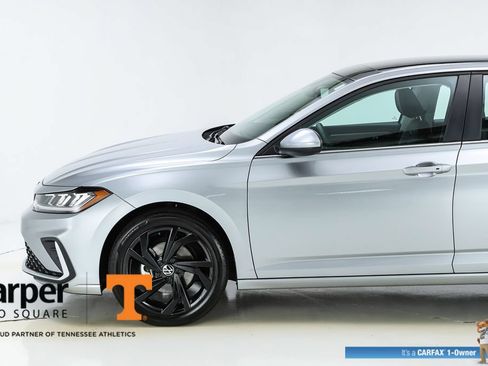 Used 2025 Volkswagen Jetta SE w/ Sunroof Package FWD image 40