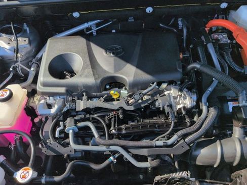 Certified 2025 Toyota RAV4 LE AWD/4WD image 30