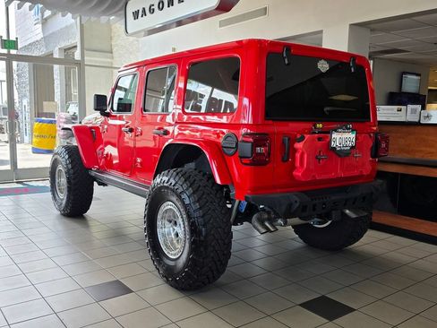 Used 2022 Jeep Wrangler Unlimited Rubicon AWD/4WD image 7