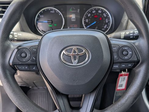Used 2022 Toyota RAV4 LE AWD/4WD image 18