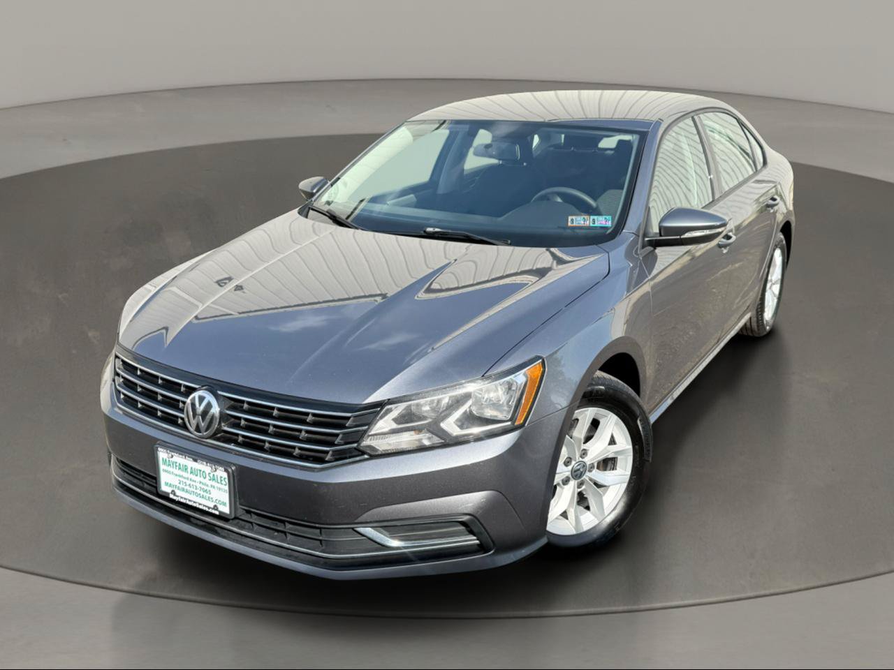 Used 2018 Volkswagen Passat 2.0T S w/ Driver Assistance Package FWD image 2
