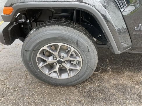 New 2025 Jeep Gladiator Sport AWD/4WD image 4