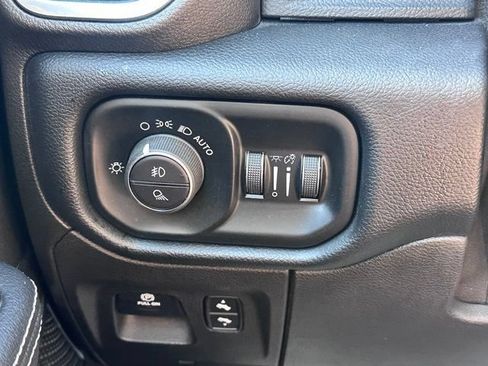Used 2019 RAM 1500 Laramie AWD/4WD image 18