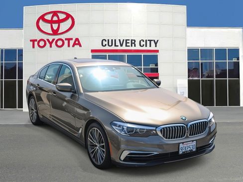 Used 2019 BMW 530e w/ Luxury Package image 1
