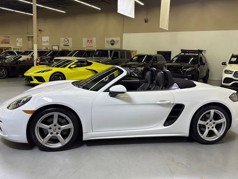 Used 2018 Porsche 718 Boxster RWD image 8