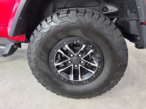 Used 2024 Jeep Wrangler Unlimited Rubicon AWD/4WD image 16