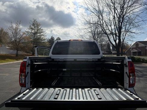 Used 2010 Nissan Frontier SE image 20