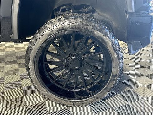 Used 2020 Chevrolet Silverado 2500 LTZ w/ LTZ Premium Package image 33