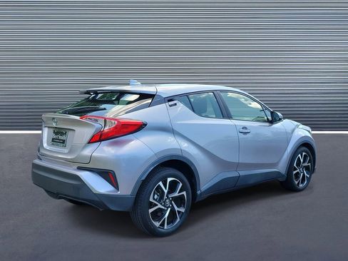 Used 2018 Toyota C-HR XLE FWD image 3