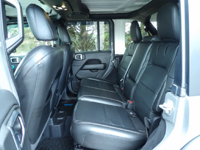Used 2023 Jeep Wrangler Unlimited Sahara w/ Cold Weather Group AWD/4WD image 11