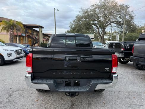 Used 2017 Toyota Tacoma SR5 image 6