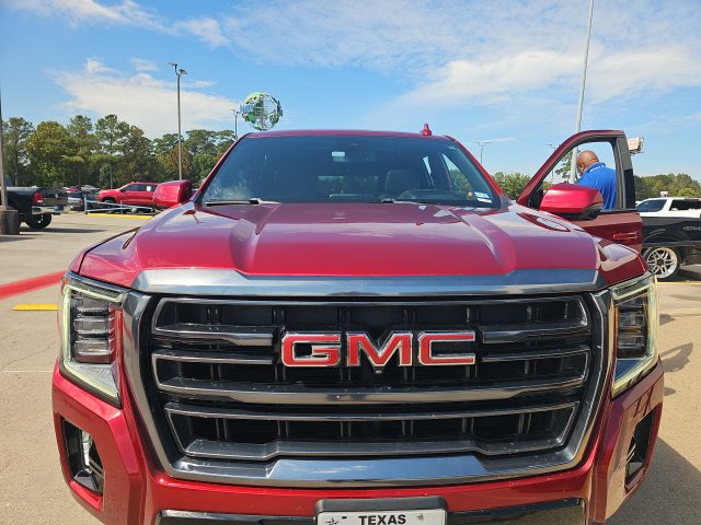 Used 2024 GMC Yukon AT4 w/ Technology Package AWD/4WD image 8