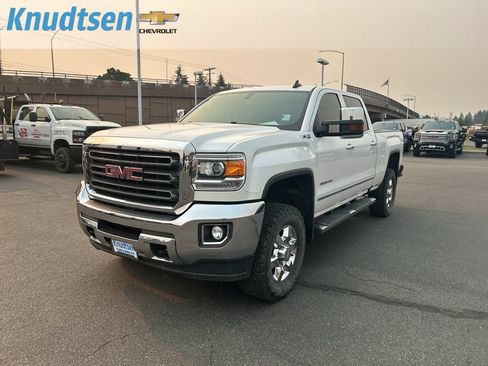 Used 2018 GMC Sierra 2500 SLT w/ Suspension Package, Off-Road AWD/4WD image 8