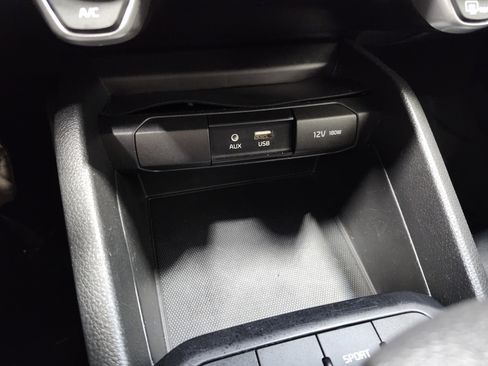 Used 2019 Kia Rio S image 6