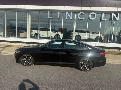 Used 2018 Honda Accord Sport image 9