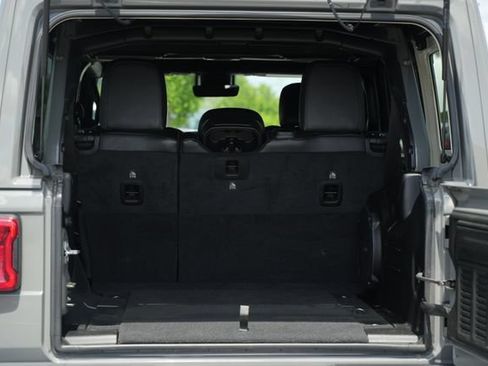 Used 2022 Jeep Wrangler Unlimited Rubicon w/ Trailer Tow Package AWD/4WD image 18