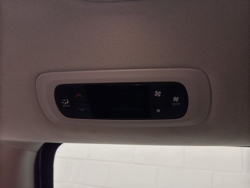 Used 2023 Chrysler Voyager LX image 13