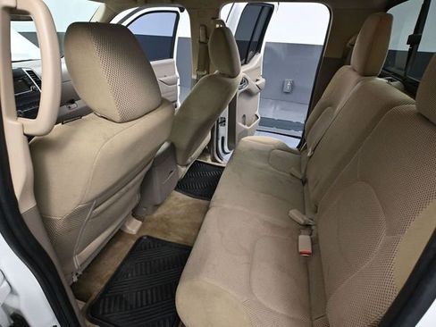 Used 2015 Nissan Frontier SV image 31