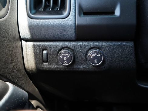 Used 2017 Chevrolet Colorado Z71 AWD/4WD image 30
