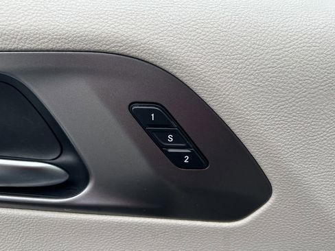 Used 2021 Chrysler Pacifica Touring-L image 21