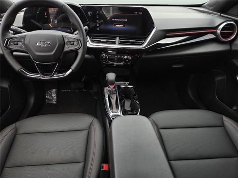 Used 2026 Chevrolet Trax RS w/ Sunroof Package FWD image 8