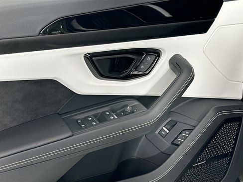 Used 2024 Lamborghini Urus S image 16