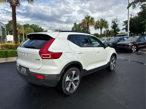 Used 2025 Volvo XC40 B5 Plus AWD/4WD image 18