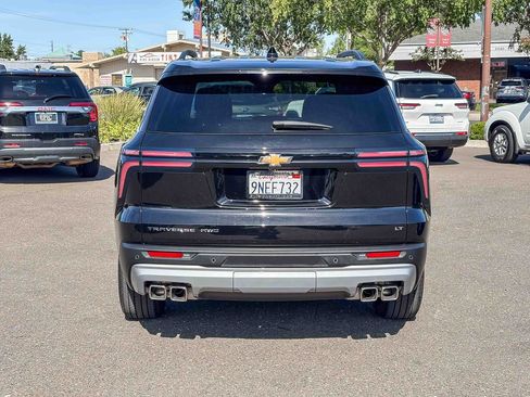 Used 2024 Chevrolet Traverse LT w/ Enhanced Driving Package AWD/4WD image 3