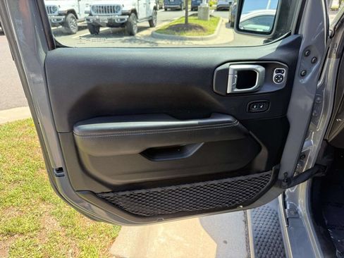 Used 2021 Jeep Wrangler Unlimited Sahara w/ Safety Group AWD/4WD image 31